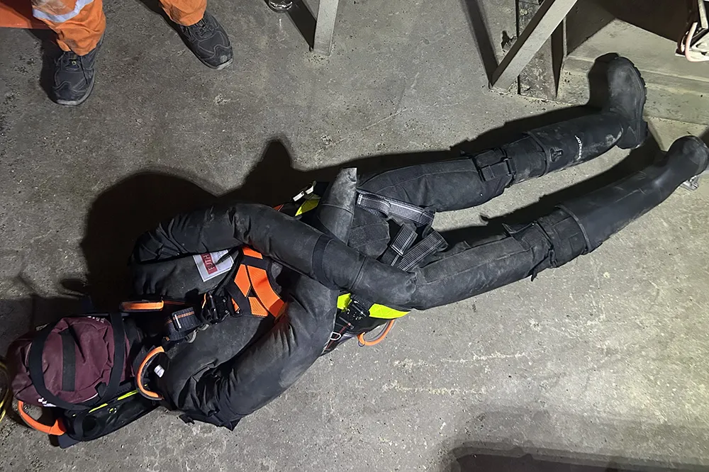 Evolve-Rope-Access_Confined-Space-Cleaning-Dust-Removal_Image-03